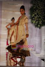 Model walks the ramp for Manish Malhotra at Aamby Valley India Bridal Week day 5 on 2nd Nov 2010 (72).JPG